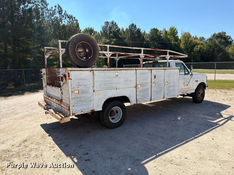 image for item EF1403 1997 Ford F450 utility / service truck