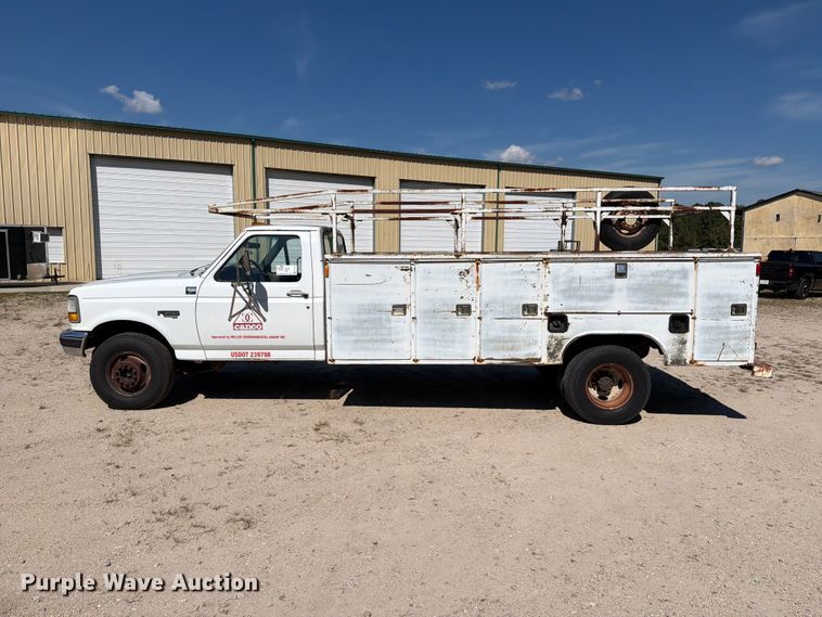 image for item EF1403 1997 Ford F450 utility / service truck