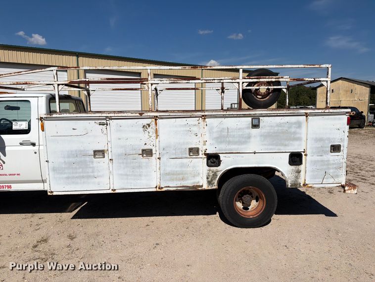 image for item EF1403 1997 Ford F450 utility / service truck
