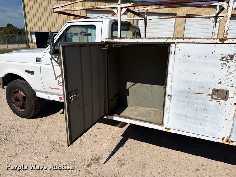 image for item EF1403 1997 Ford F450 utility / service truck