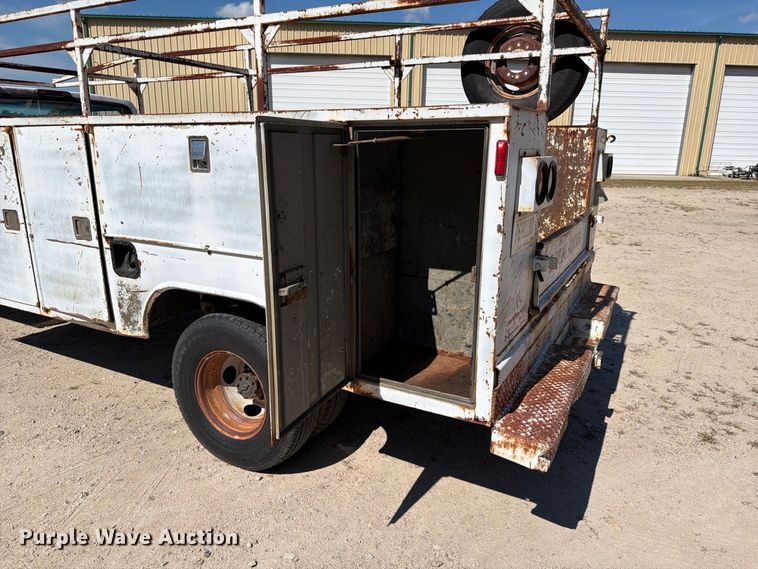 image for item EF1403 1997 Ford F450 utility / service truck