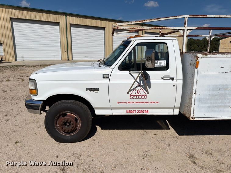 image for item EF1403 1997 Ford F450 utility / service truck