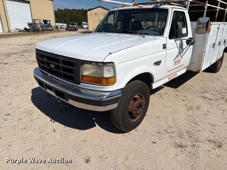 image for item EF1403 1997 Ford F450 utility / service truck