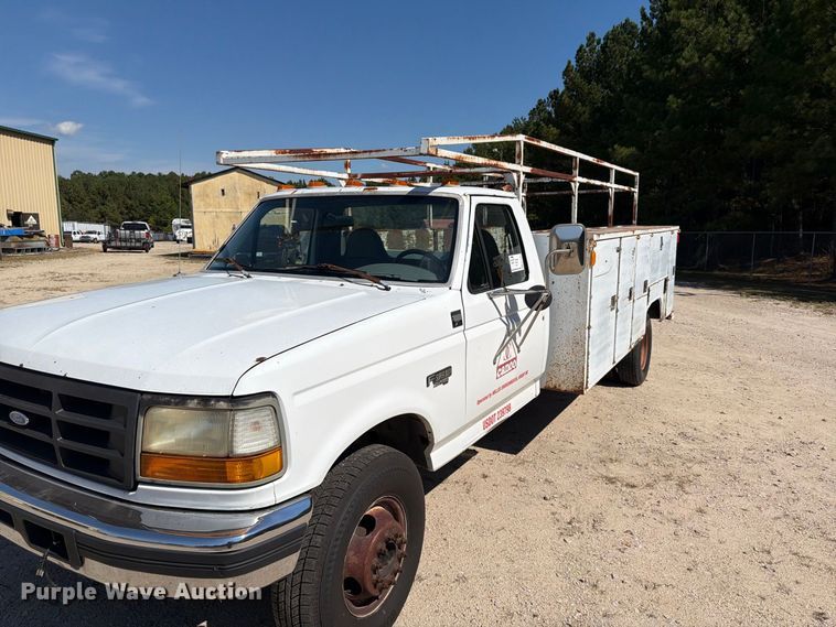 image for item EF1403 1997 Ford F450 utility / service truck