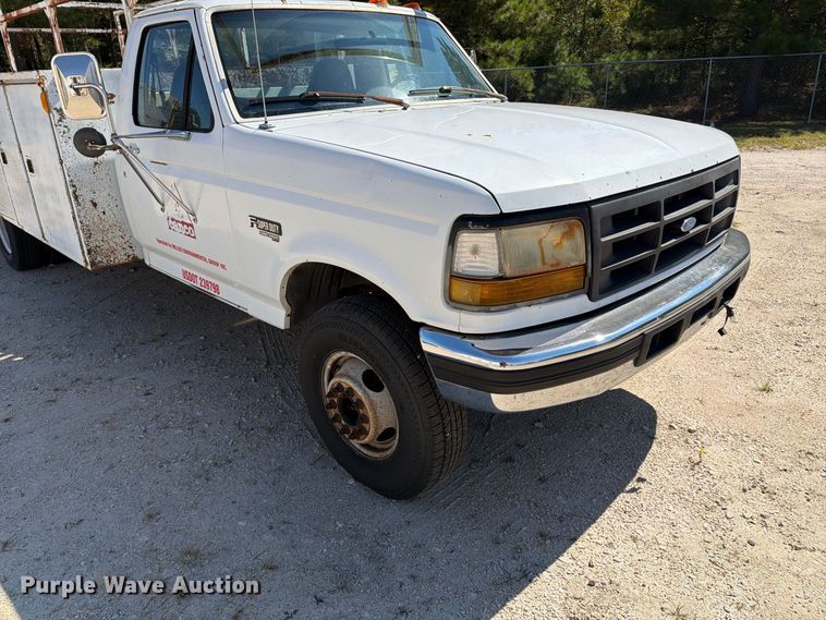 image for item EF1403 1997 Ford F450 utility / service truck