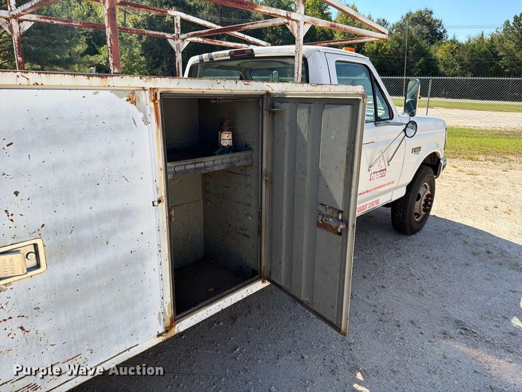 image for item EF1403 1997 Ford F450 utility / service truck