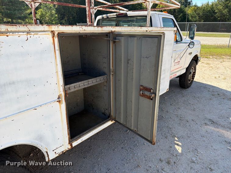 image for item EF1403 1997 Ford F450 utility / service truck
