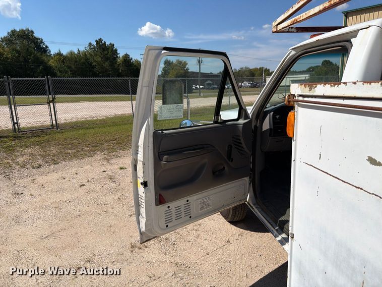 image for item EF1403 1997 Ford F450 utility / service truck