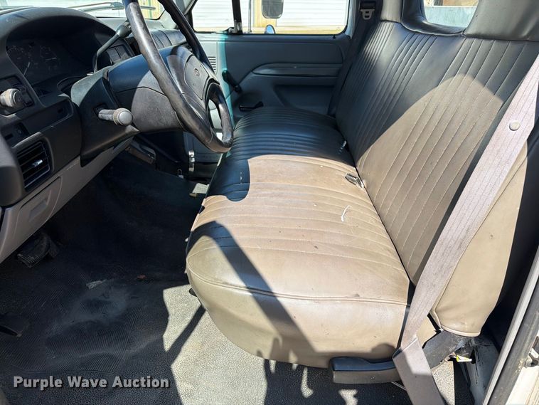 image for item EF1403 1997 Ford F450 utility / service truck