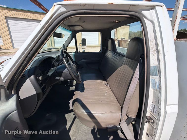 image for item EF1403 1997 Ford F450 utility / service truck