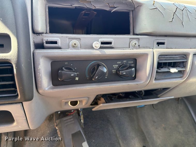 image for item EF1403 1997 Ford F450 utility / service truck