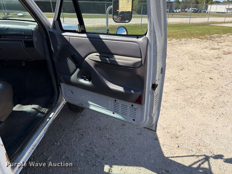 image for item EF1403 1997 Ford F450 utility / service truck