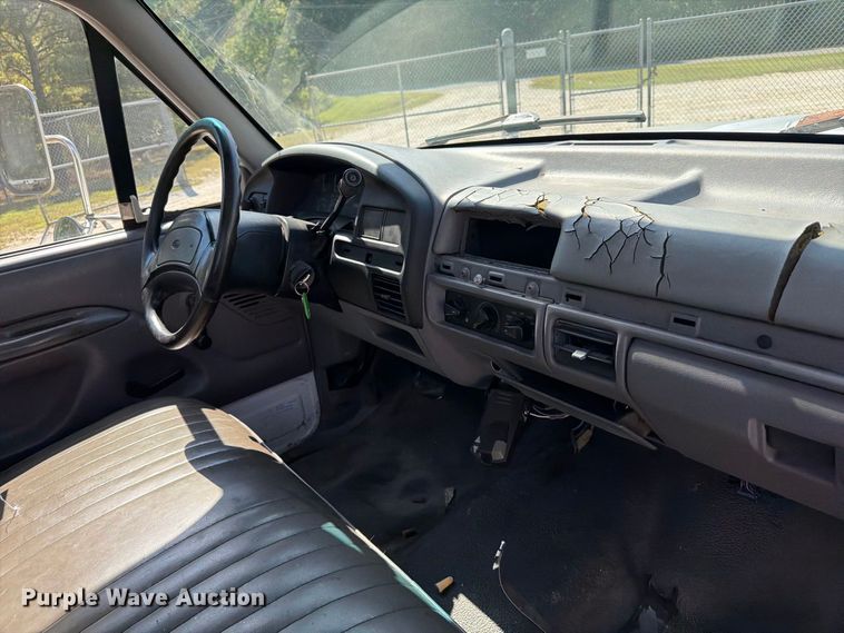 image for item EF1403 1997 Ford F450 utility / service truck