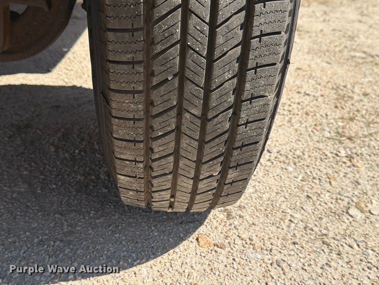 image for item EF1403 1997 Ford F450 utility / service truck