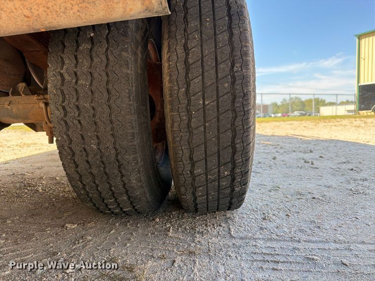 image for item EF1403 1997 Ford F450 utility / service truck