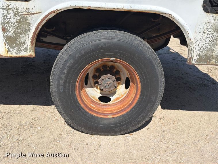 image for item EF1403 1997 Ford F450 utility / service truck