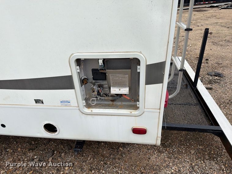 image for item EI7672 2009 Forest River Sabre camper