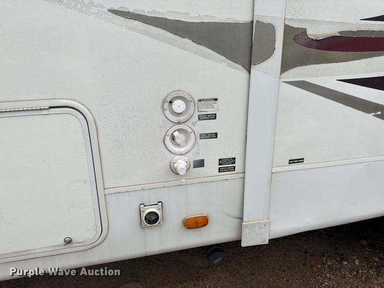 image for item EI7672 2009 Forest River Sabre camper