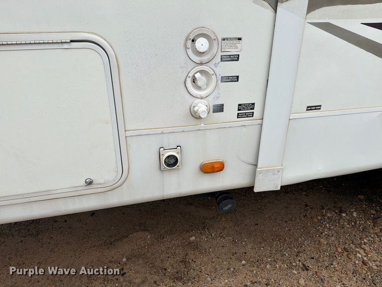 image for item EI7672 2009 Forest River Sabre camper