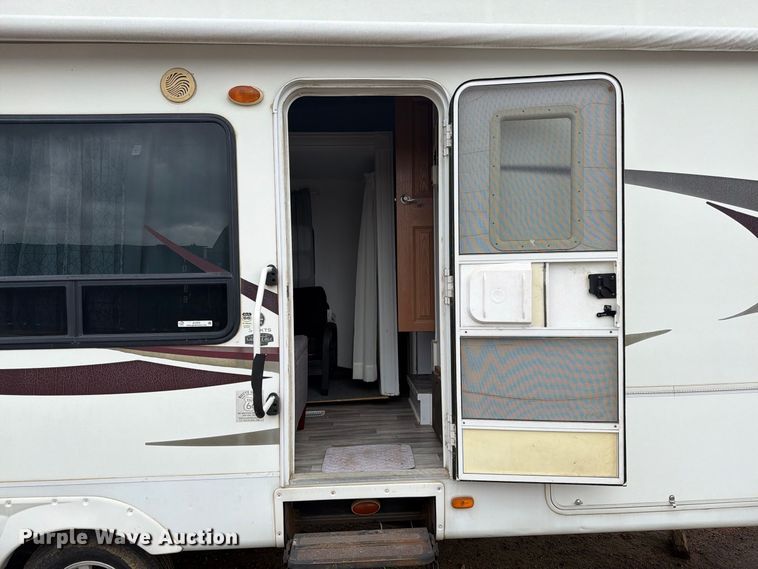 image for item EI7672 2009 Forest River Sabre camper