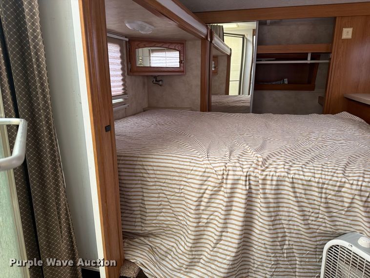image for item EI7672 2009 Forest River Sabre camper