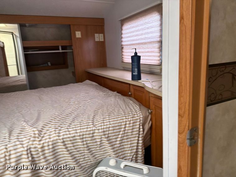 image for item EI7672 2009 Forest River Sabre camper