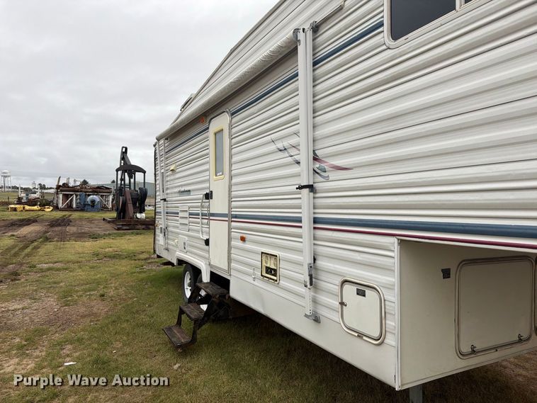 image for item EI7676 2002 Coachmen Cascade DXL camper