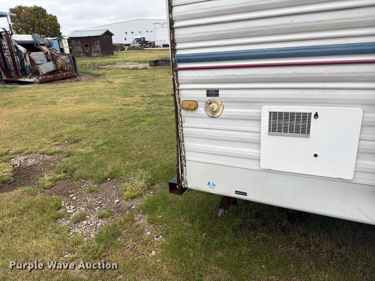 image for item EI7676 2002 Coachmen Cascade DXL camper