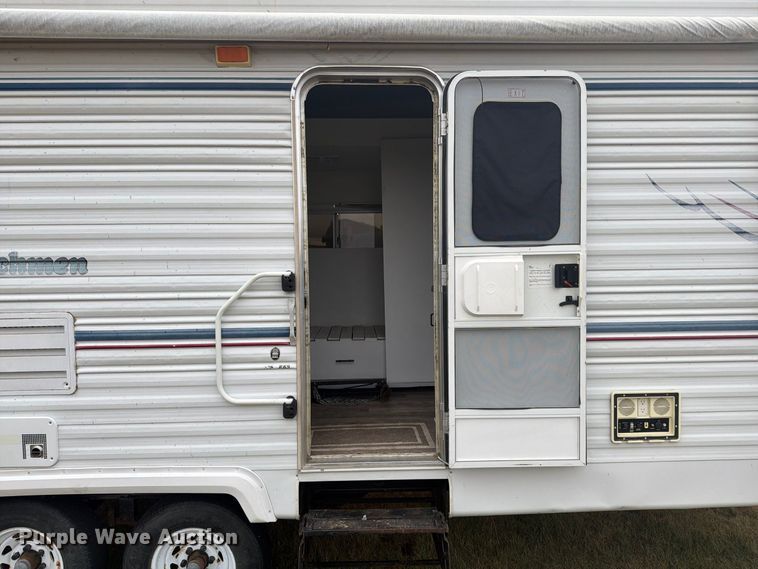 image for item EI7676 2002 Coachmen Cascade DXL camper