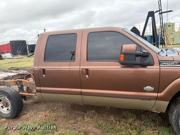 image for item EI7678 2011 Ford F250 Super Duty pickup truck cab and chassis