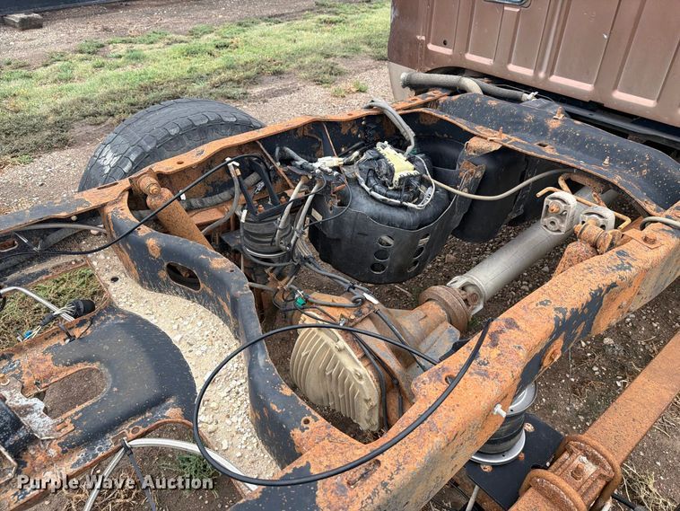 image for item EI7678 2011 Ford F250 Super Duty pickup truck cab and chassis