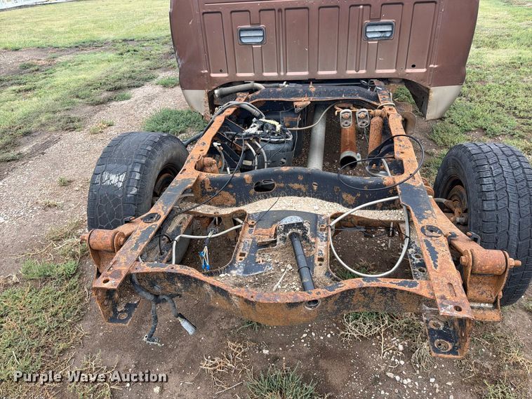 image for item EI7678 2011 Ford F250 Super Duty pickup truck cab and chassis