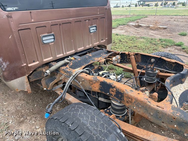 image for item EI7678 2011 Ford F250 Super Duty pickup truck cab and chassis