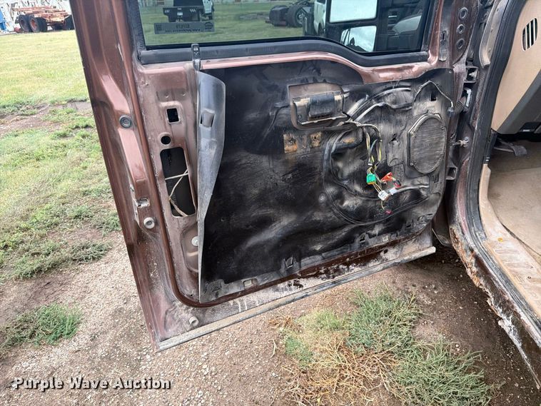 image for item EI7678 2011 Ford F250 Super Duty pickup truck cab and chassis