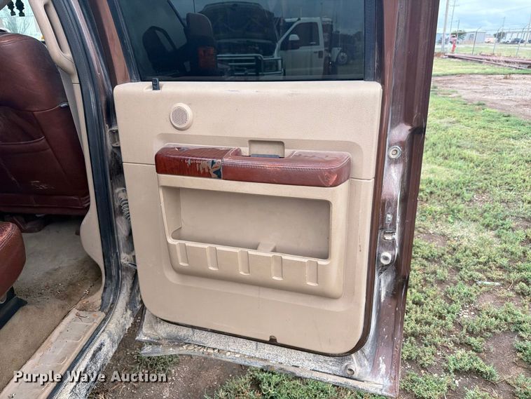 image for item EI7678 2011 Ford F250 Super Duty pickup truck cab and chassis