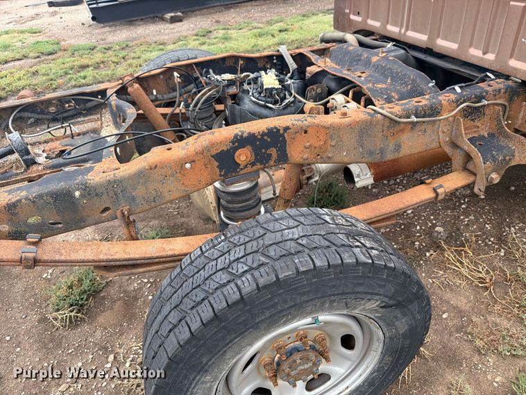 image for item EI7678 2011 Ford F250 Super Duty pickup truck cab and chassis