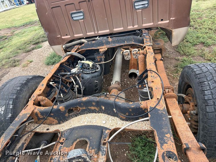 image for item EI7678 2011 Ford F250 Super Duty pickup truck cab and chassis