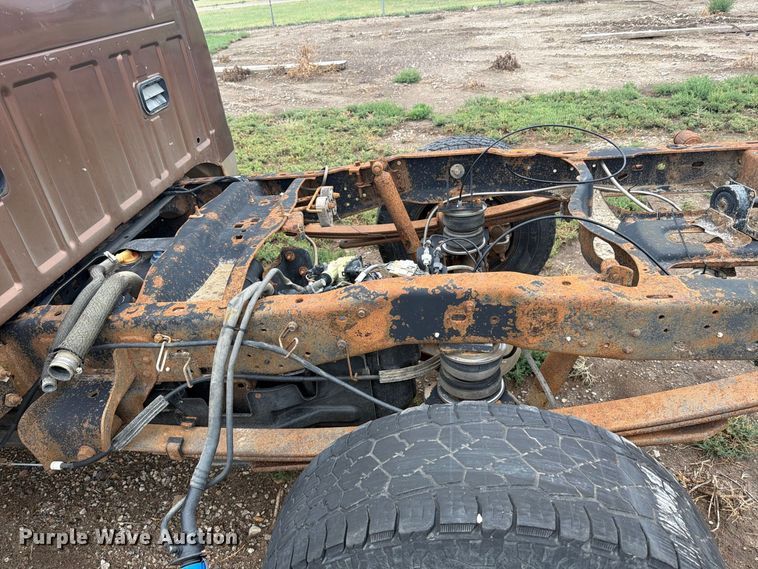 image for item EI7678 2011 Ford F250 Super Duty pickup truck cab and chassis