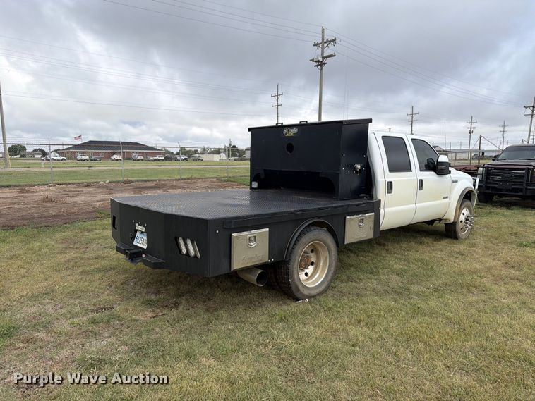 image for item EI7679 2005 Ford F450 Crew Cab flatbed truck