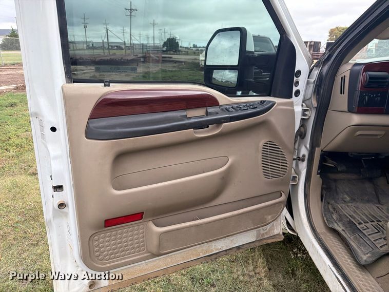 image for item EI7679 2005 Ford F450 Crew Cab flatbed truck