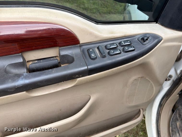image for item EI7679 2005 Ford F450 Crew Cab flatbed truck