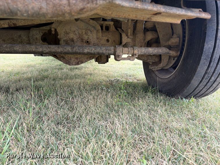 image for item EI7679 2005 Ford F450 Crew Cab flatbed truck