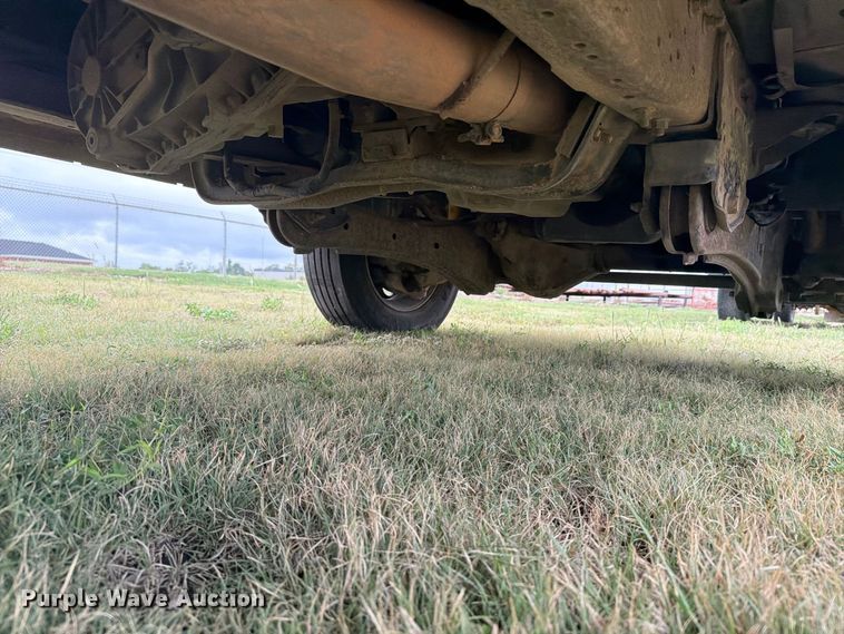 image for item EI7679 2005 Ford F450 Crew Cab flatbed truck