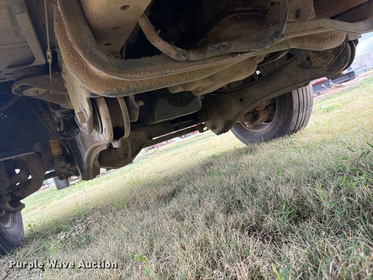 image for item EI7679 2005 Ford F450 Crew Cab flatbed truck