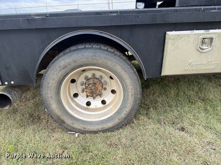 image for item EI7679 2005 Ford F450 Crew Cab flatbed truck
