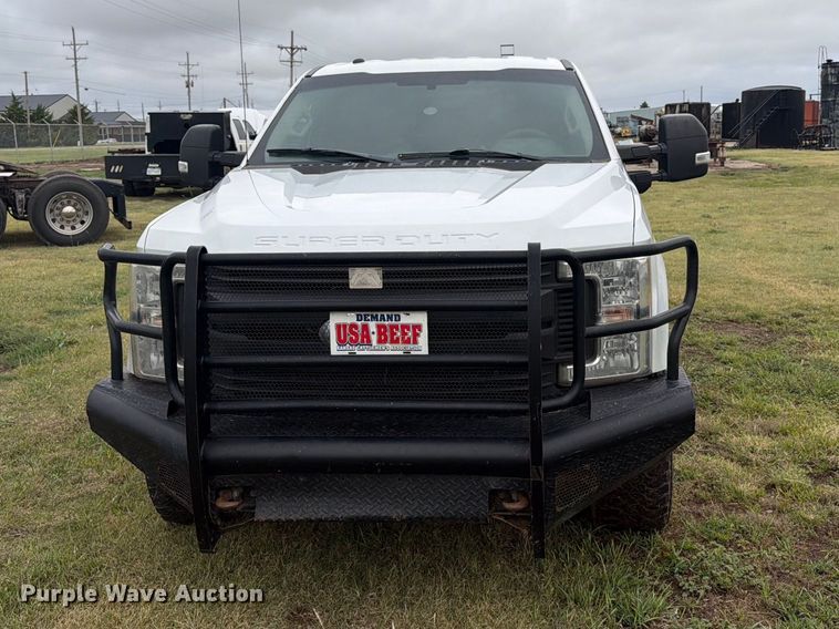 image for item EI7680 2017 Ford F250 Super Duty Crew Cab bale bed pickup truck