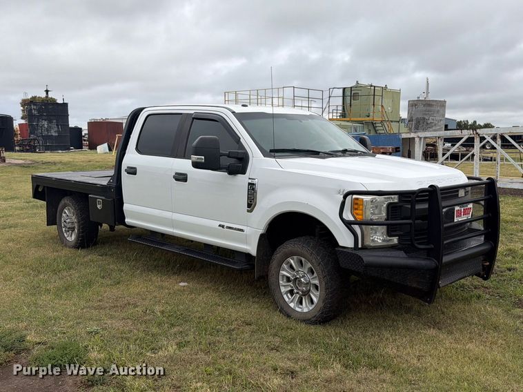 image for item EI7680 2017 Ford F250 Super Duty Crew Cab bale bed pickup truck