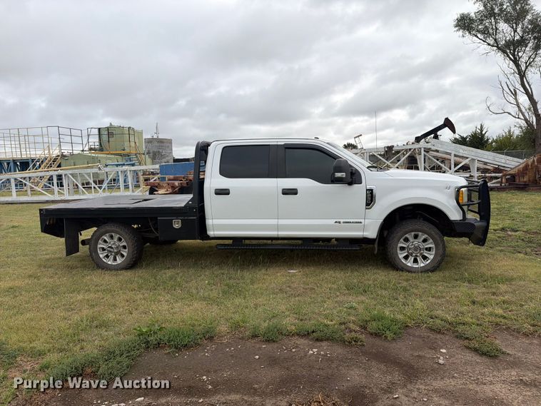 image for item EI7680 2017 Ford F250 Super Duty Crew Cab bale bed pickup truck