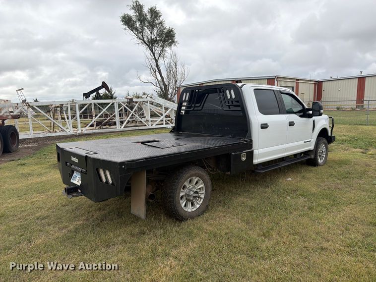 image for item EI7680 2017 Ford F250 Super Duty Crew Cab bale bed pickup truck