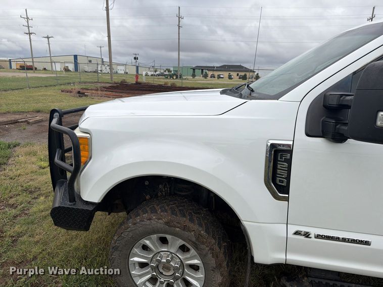 image for item EI7680 2017 Ford F250 Super Duty Crew Cab bale bed pickup truck